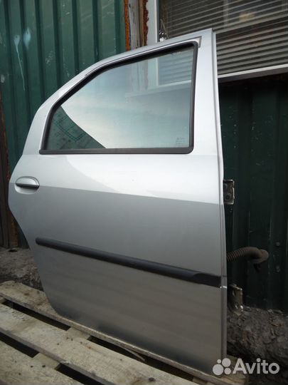 Дверь задняя правая Рено Логан 1