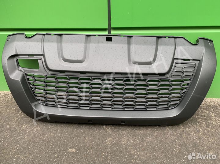Решетка в бампер Renault Duster 1 2015