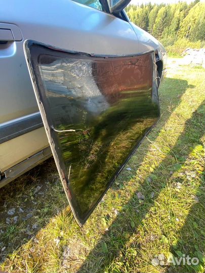 Заднее стекло BMW