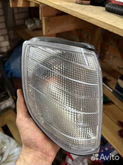 Поворотники правый W140