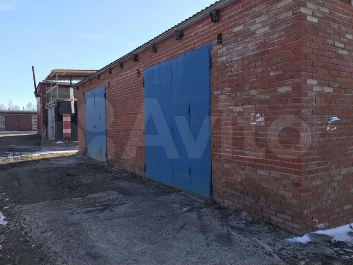 Гараж, > 30 м²