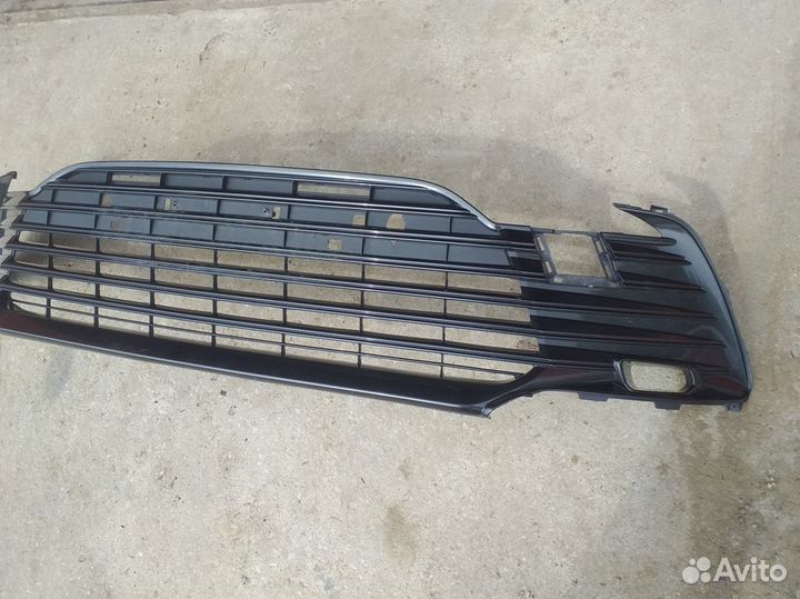 Решетка бампера Toyota Camry V70 рестайлинг