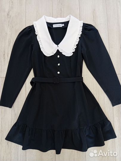 Платье с белым воротником 46