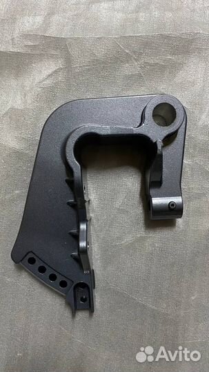 Кронштейн левый Yamaha (Ямаха) 9.9-15 л.с 2 такта