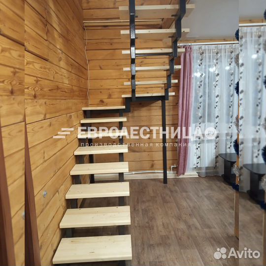 Лестница на металлическом каркасе в дом/ в коттедж