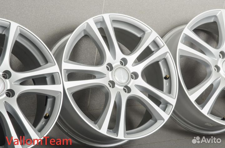 Лот UP26170342 Фирменные 18-е диски manaray