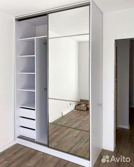 Шкаф-купе с зеркалом