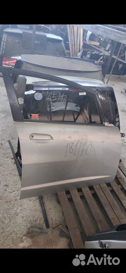 Дверь правая передняя,хонда фит 2011 года