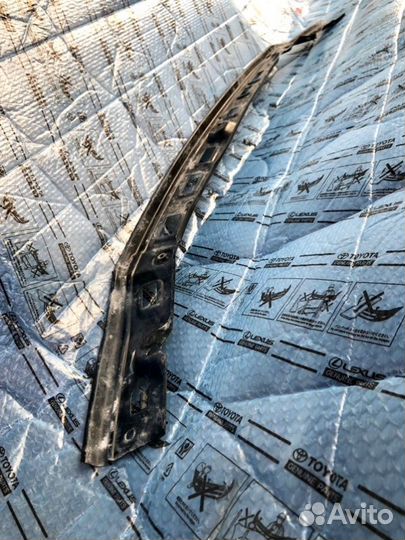 Кронштейн бампера передний Toyota Lc 200 2008-2012