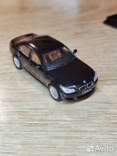 BMW M5 (e60) sedan 1 64 New