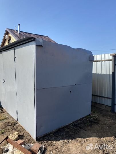 Металлический вагончик