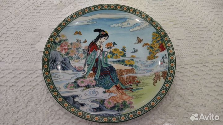 Тарелка настенная. Фарфор. Япония