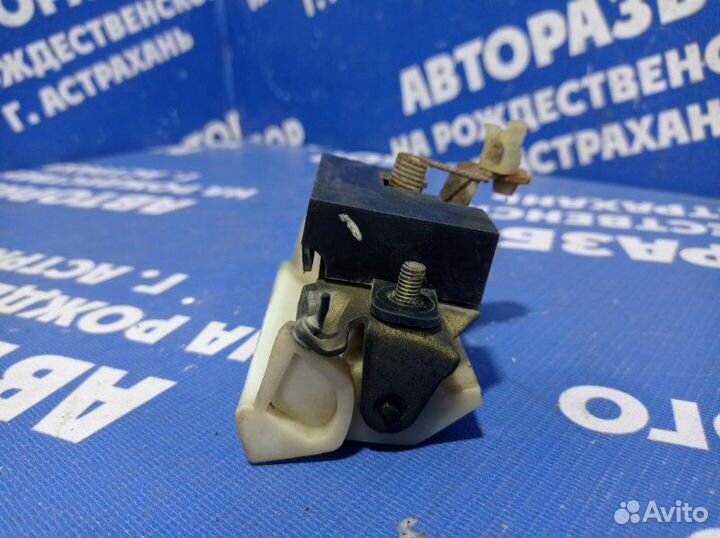 Ручка багажника Mitsubishi Pajero 3 внедорожник