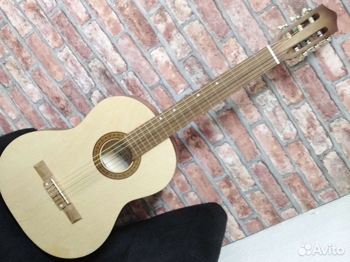 Гитара новая для обучения