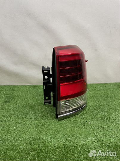 Правый наружный фонарь Toyota Land Cruiser 200 201