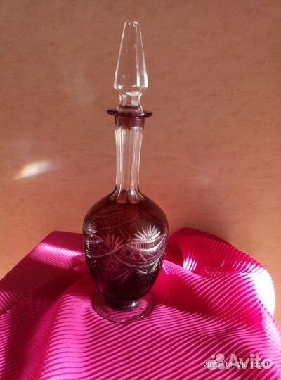 Графин из марганцевого хрусталя