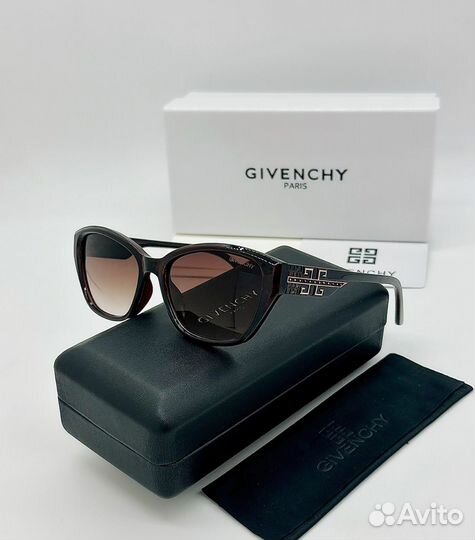 Солнцезащитные очки Givenchy