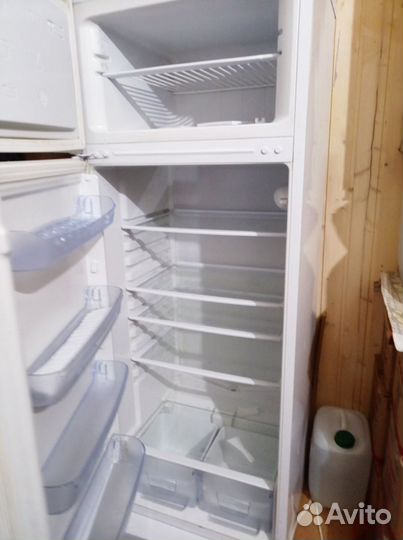 Холодильник indesit