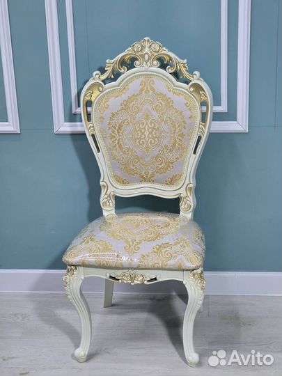 Стол и стулья