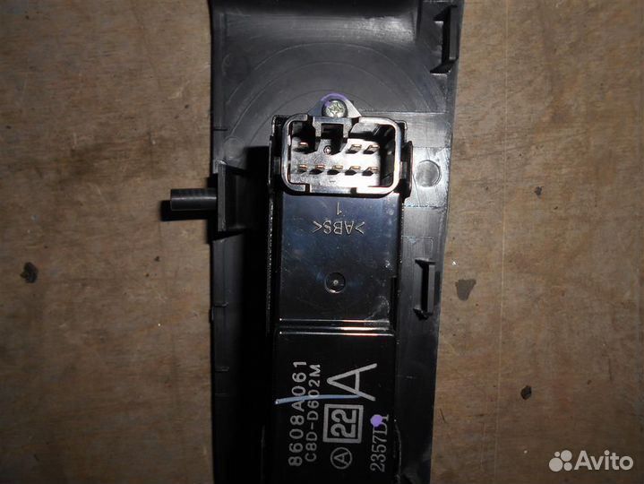 Кнопка стеклоподъемника задней левой двери от Mit