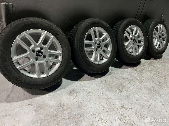 Продам комплект литых дисков R15