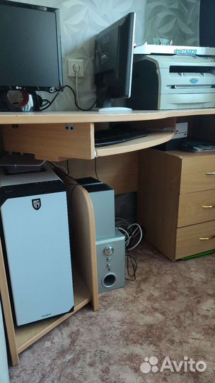 Компьютерный стол