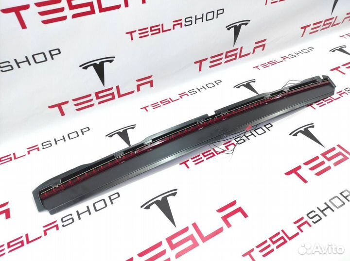 Стоп сигнал крышки багажника верхний Tesla Model S
