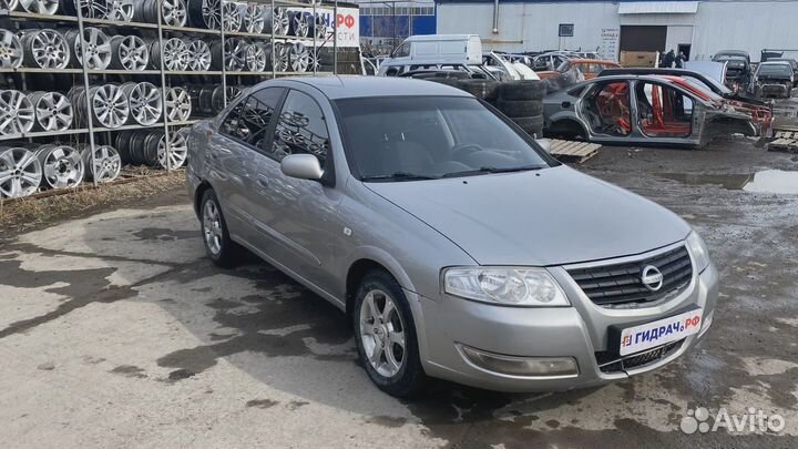 Рейка топливная Nissan Almera Classic (B10) 17520