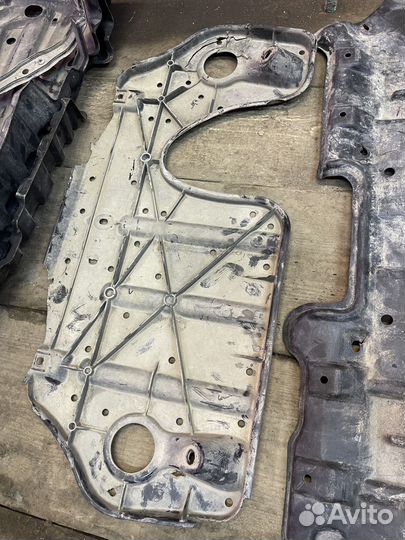 Защита кузова антигравийная Toyota Highlander 3