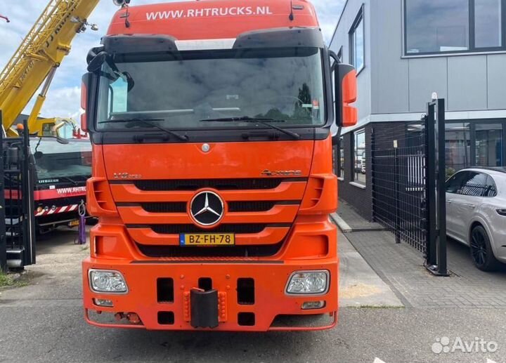 Pазбираем грузовик Mercedes-Benz Actros mpiii 2009