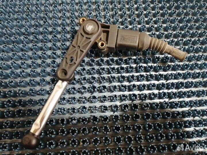 Датчик уровня кузова Volkswagen Passat