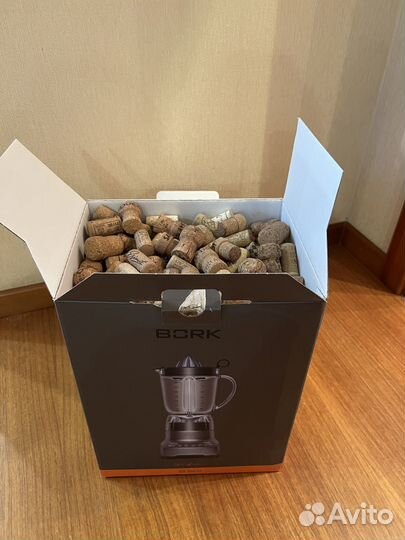 Пробки винные много