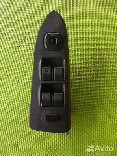 Блок кнопок стеклоподъемником 