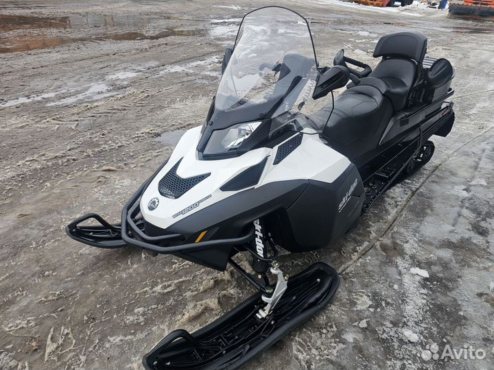 BRP Ski-doo Expedition SE 1200