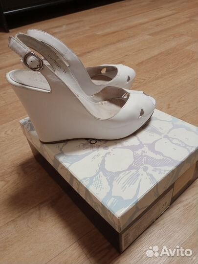 Босоножки женские