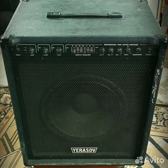 Басовый комбоусилитель