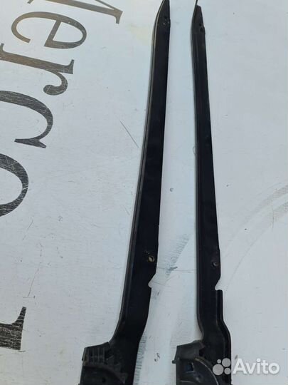 Направляющая сдвижного люка Mercedes W213