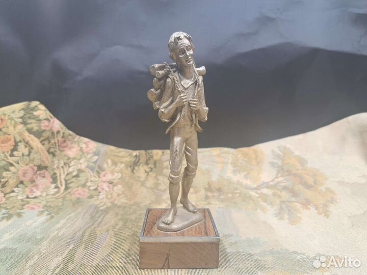 Оловянная статуэтка Италия