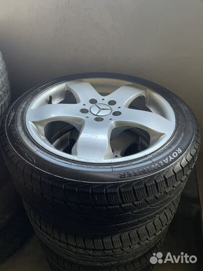 Royal Black Royal Winter 235/45 R17 23C
