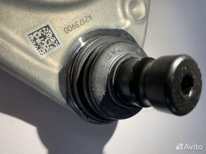 Поперечный рычаг левый A2223300507 Мерседес