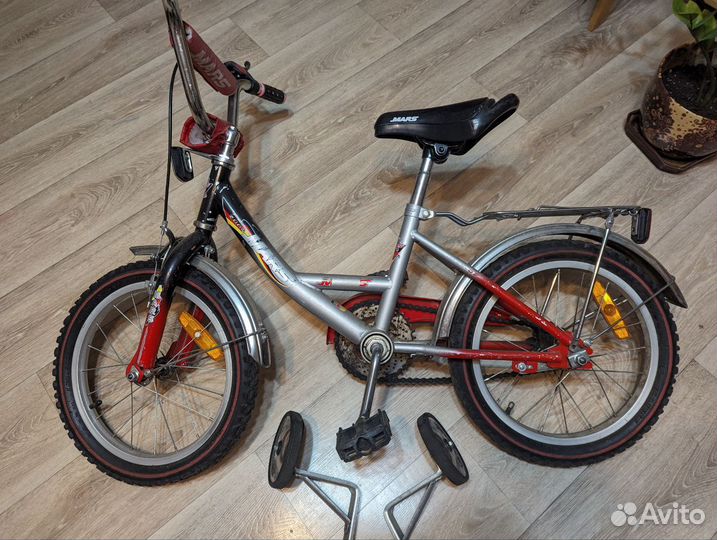 Велосипед детский с дополнительными колесами