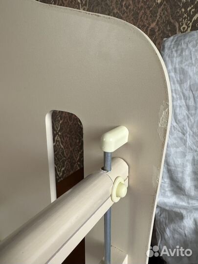 Кроватка детская с маятником