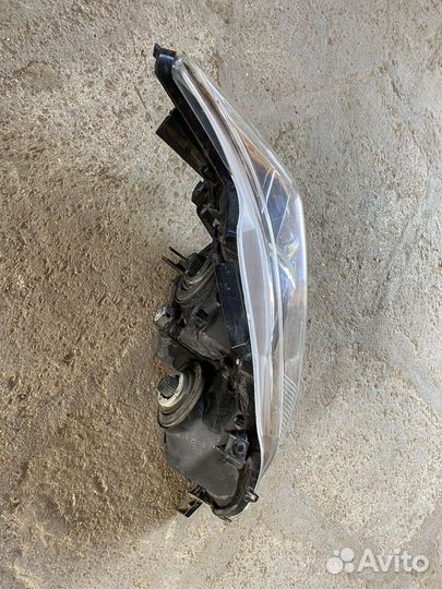 Левая фара передняя