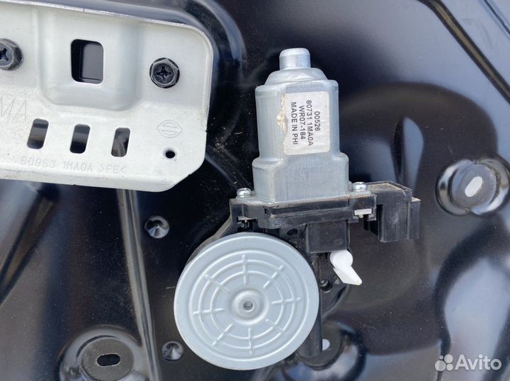 Infiniti M37,M25,Q70 Стеклоподъемник