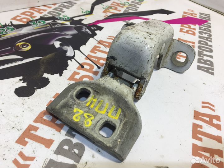 Рено Трафик Петля нижняя передней двери Прав