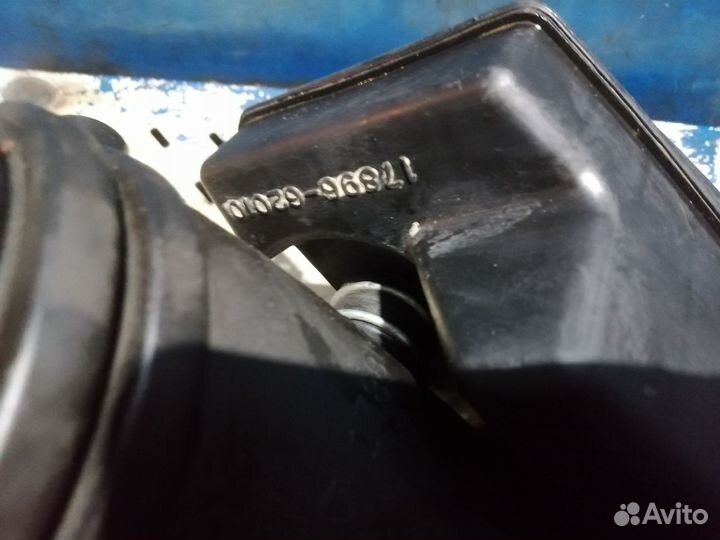 Патрубок воздушного фильтра Toyota LC Prado 90