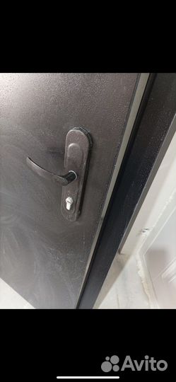 Дверь входная металлическая от застройщика