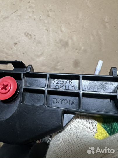 Кронштейн заднего бампера левый Toyota Fortuner 2