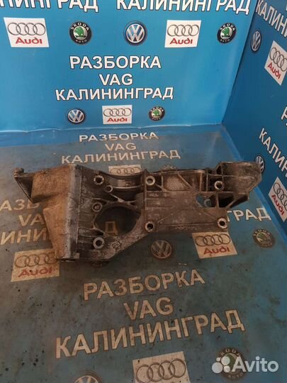 Кронштейн генератора vw caddy2 1.9 038903143A