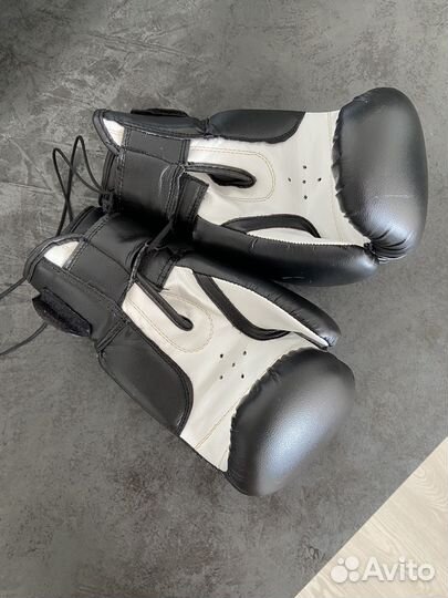 Боксерские перчатки 10 oz venum